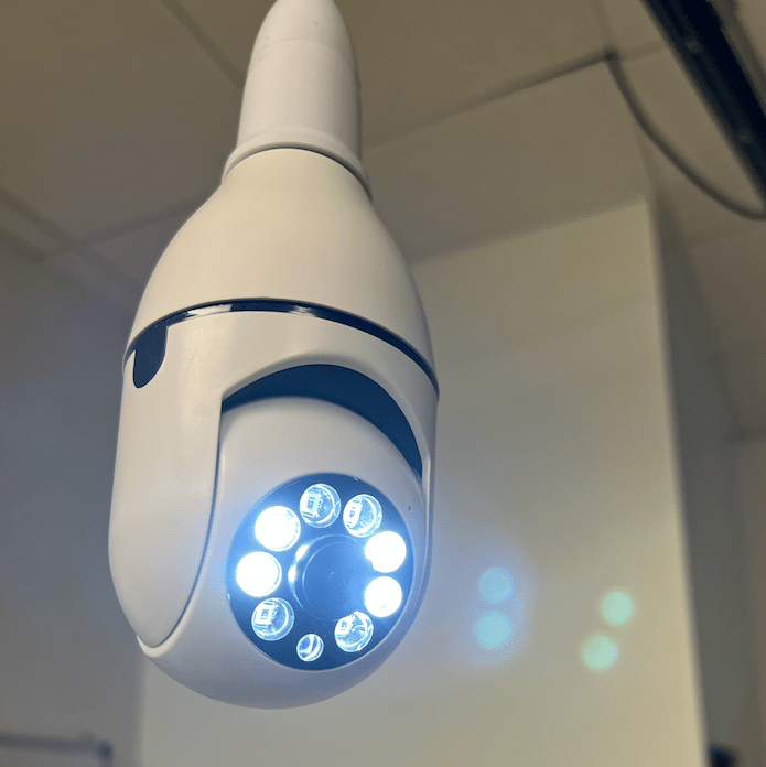 SafeCam - Câmera Bulbo de Lâmpada com Rotação 360° Full HD e Controle via Aplicativo